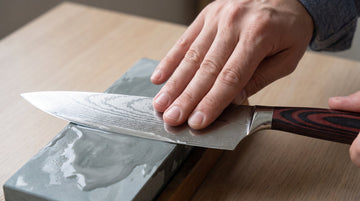 Sådan holder du dine køkkenknive skarpe i årevis